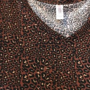 LuLaRoe Christy T, hi/lo, V-neck, leopard NWT